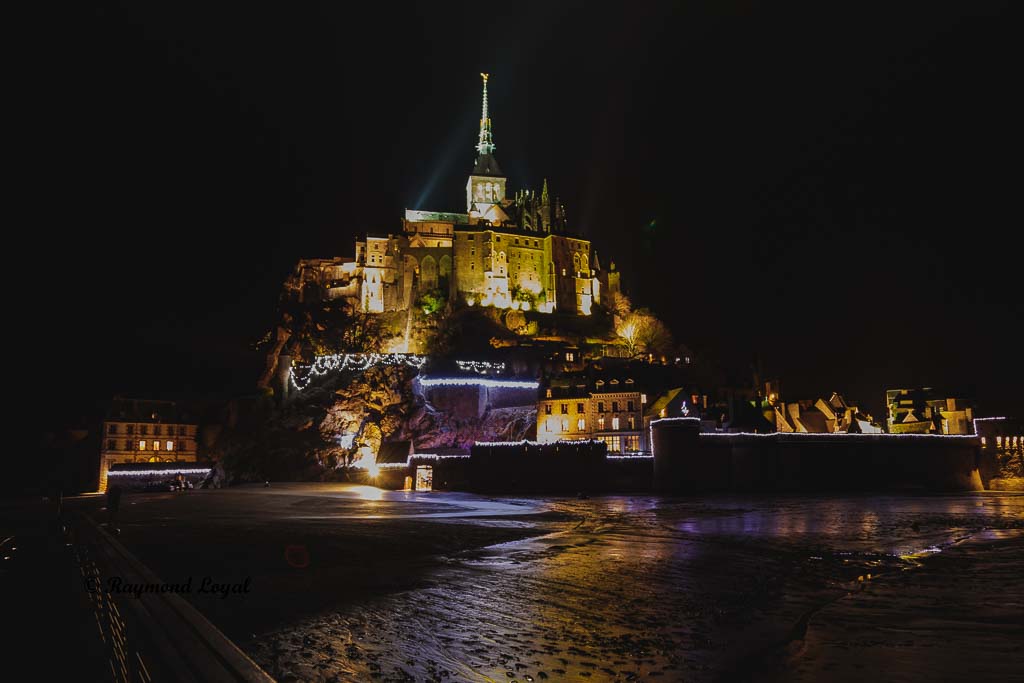 le mont saint-michel at night long-exposure