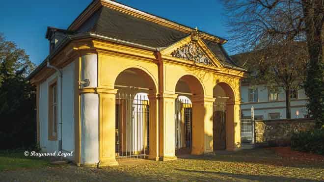 schloss neuhaus hauptwache