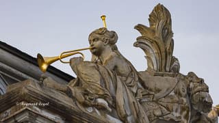 schloss augustusburg giebel ornament suedseite