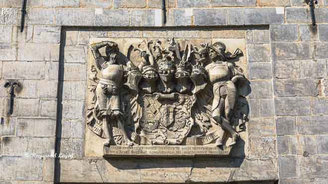 schloss dyck aeussere vorburg wappen