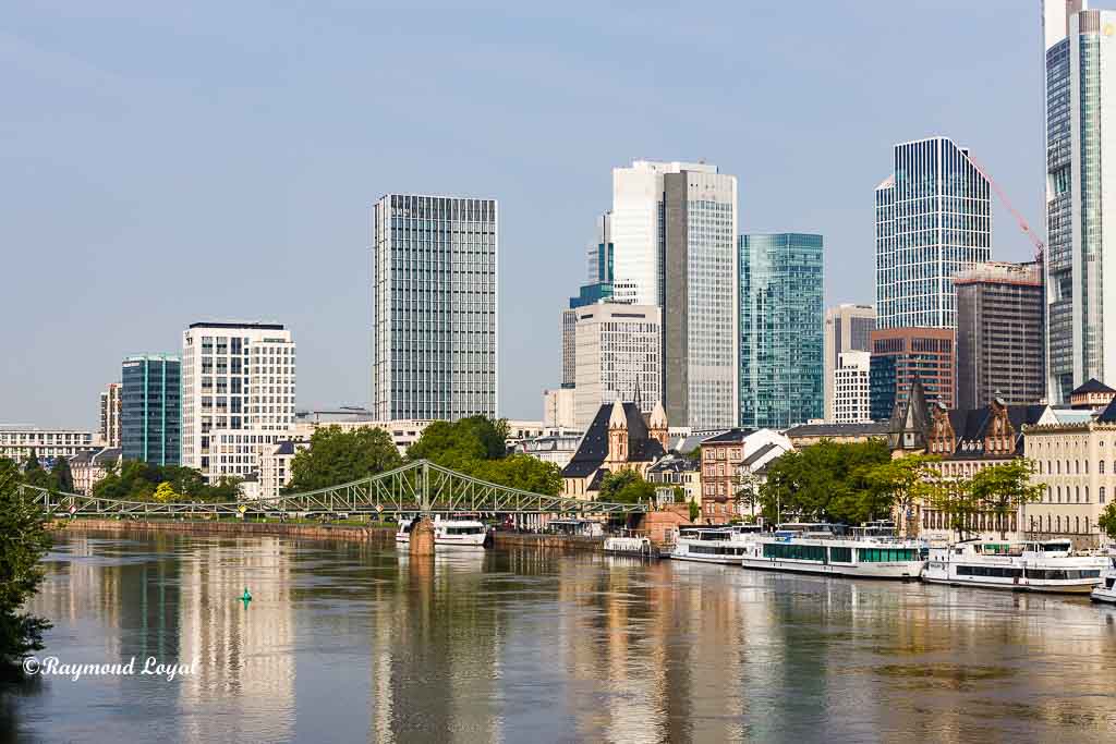 frankfurt city skyline image