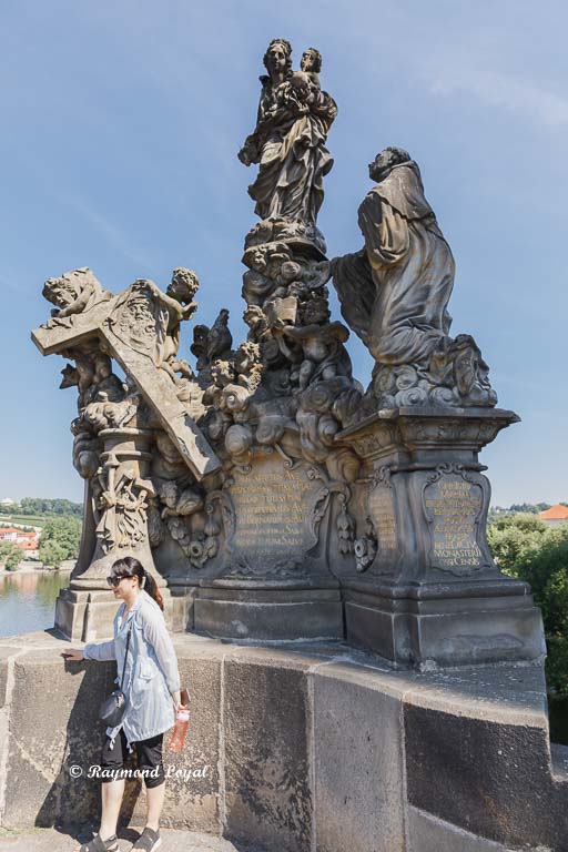 prague charles bridge sculpture