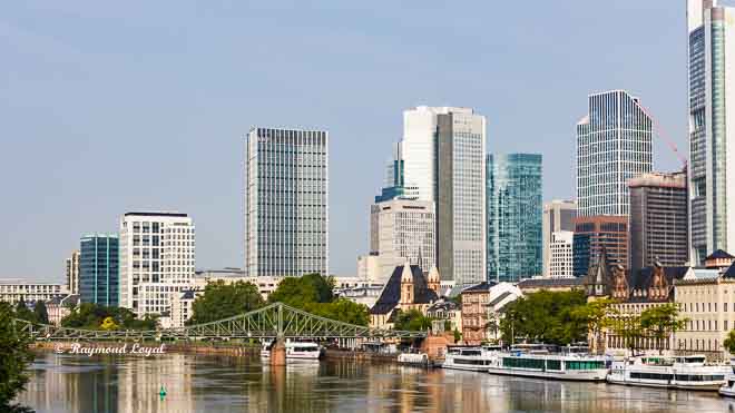 frankfurt skyline image