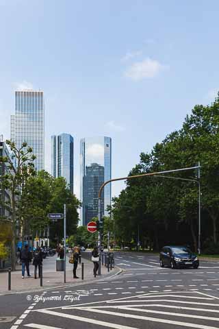 skyline frankfurt hochhaus gebaeude