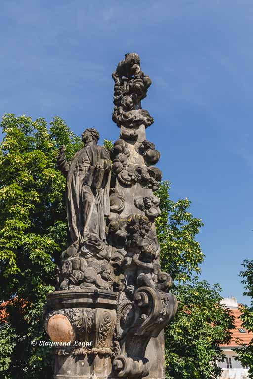 prague charles bridge sculpture