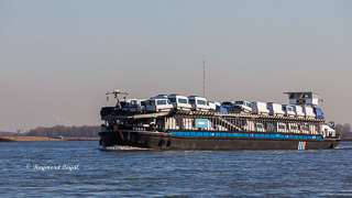 Binnenschiff autotransporter fluss rhein