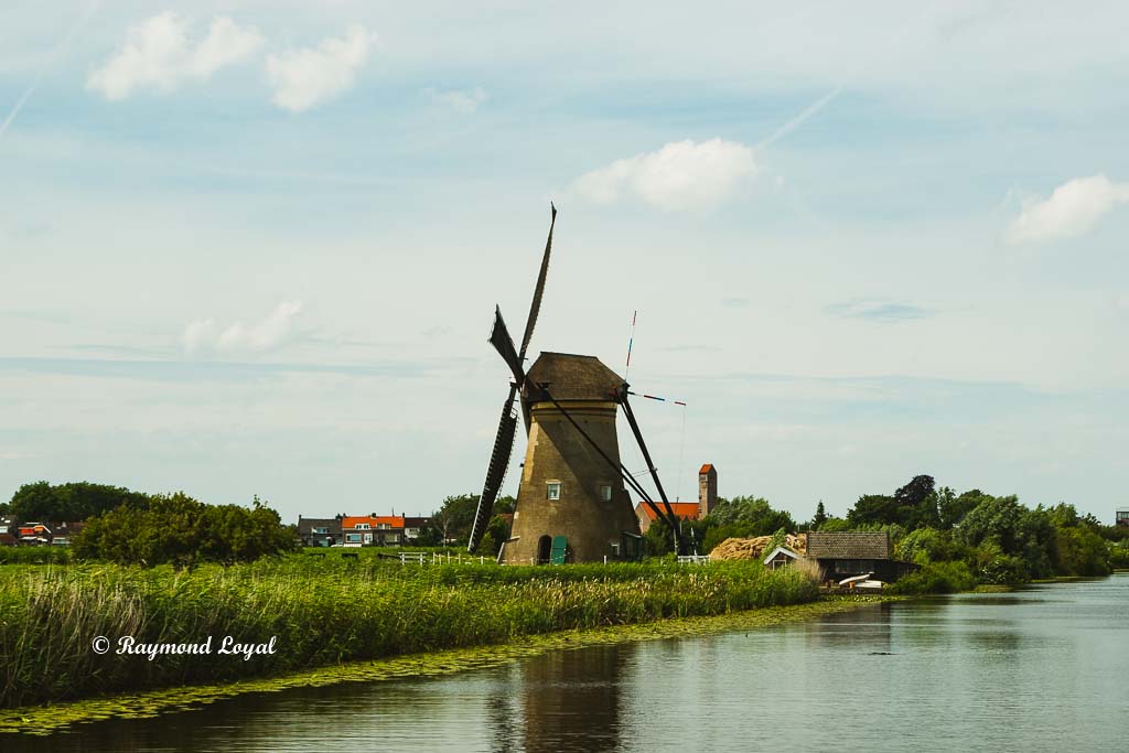 kinderdijk windmill nederwaard no one