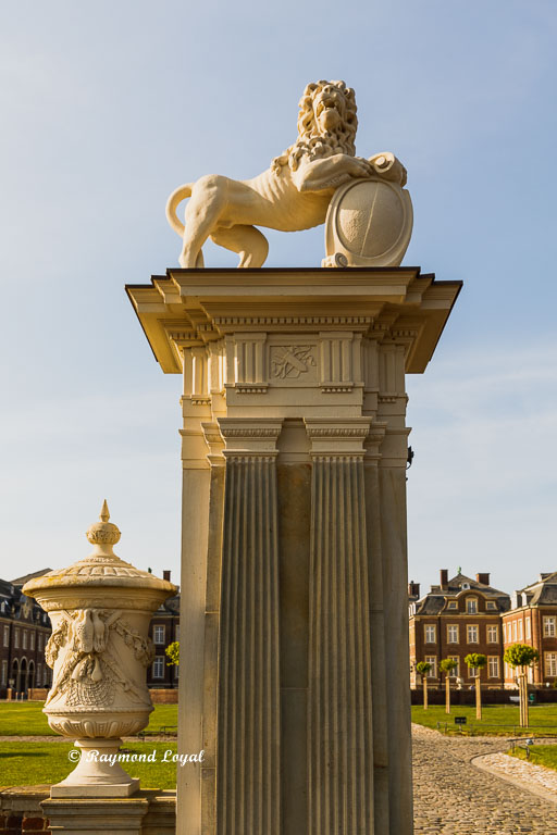nordkirchen palace lions gate left gate post