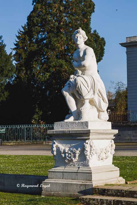 benrath palace flora sculpture