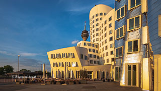 gehry building media harbour