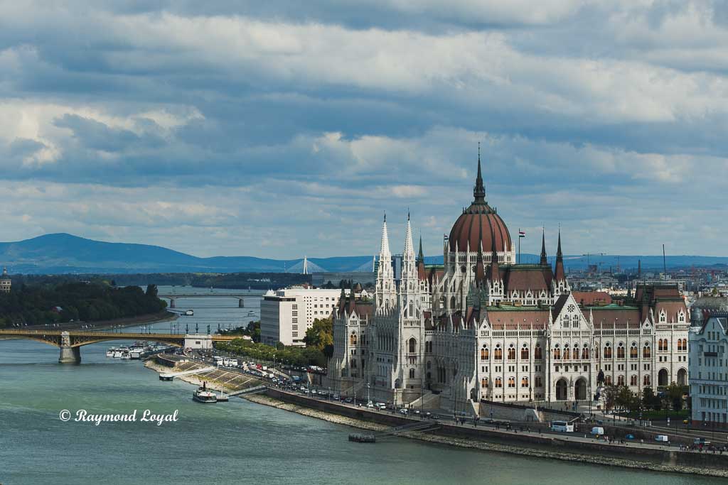 budapest altstadt parlamentsgebaeude