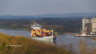 nord-ostsee-kanal container schiff wasser