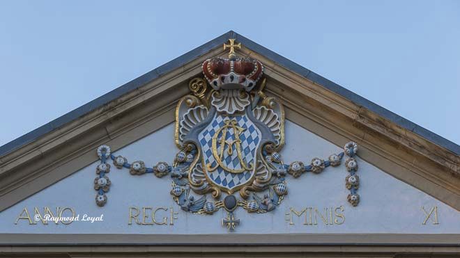 schloss neuhaus marstall