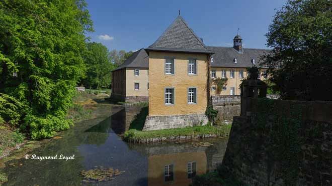 schloss dyck vorburg torburg wassergraben