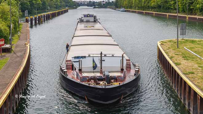 rhein-herne-kanal schleuse gelsenkirchen schiff