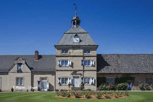 schloss westerwinkel vorburg mit uhrenturm