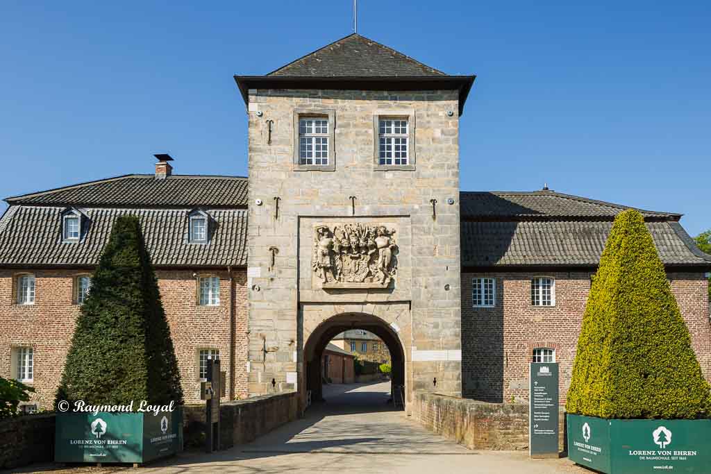 castle dyck gate tower