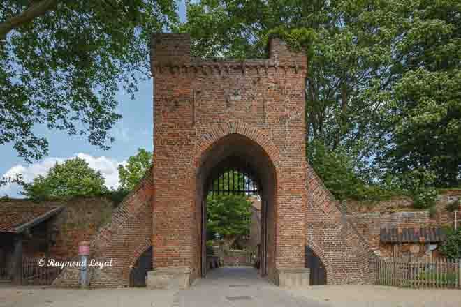 burg linn vorburg toranlage