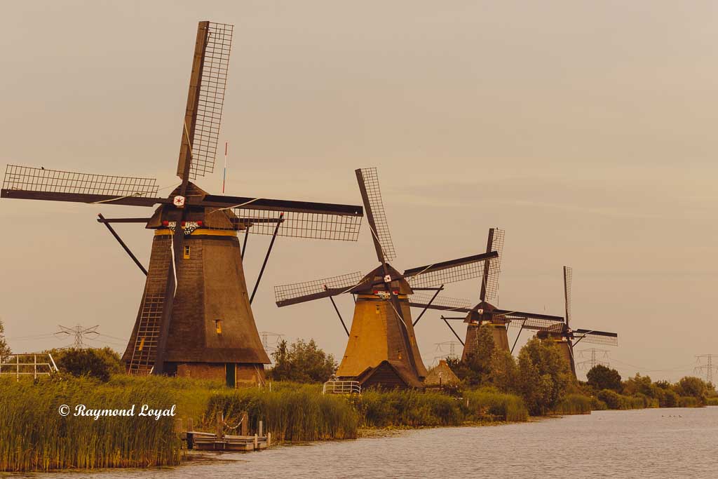 kinderdijk windmuehlen overwaard foto