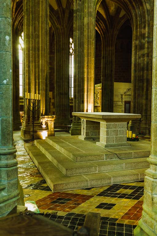 mont saint-michel altar