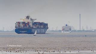 container ship river elbe