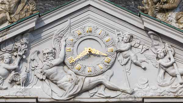 schloss augustusburg giebel risalit westseite uhr