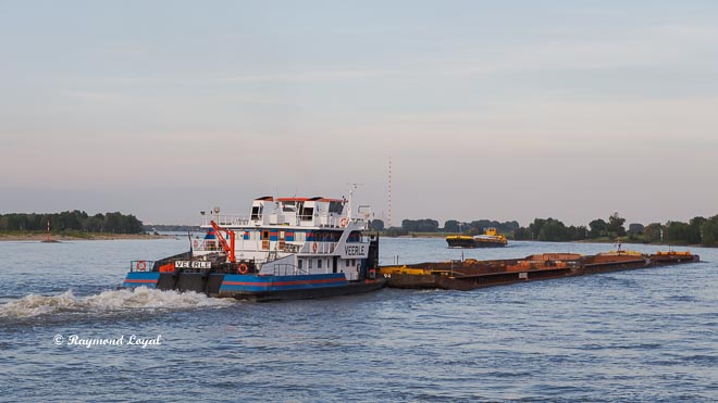 shipping pusher tug