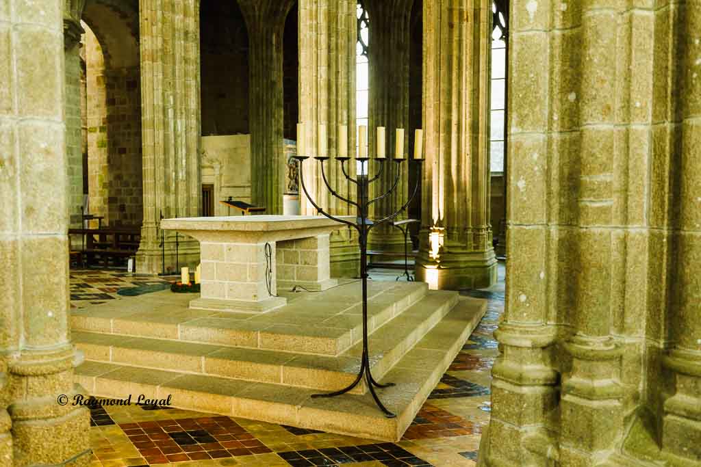 mont saint-michel altar