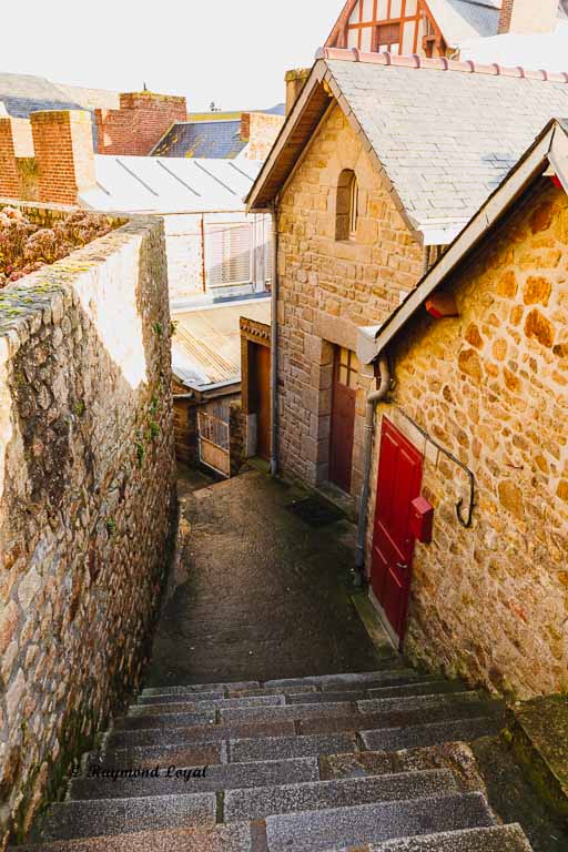 enge gasse mont saint-michel