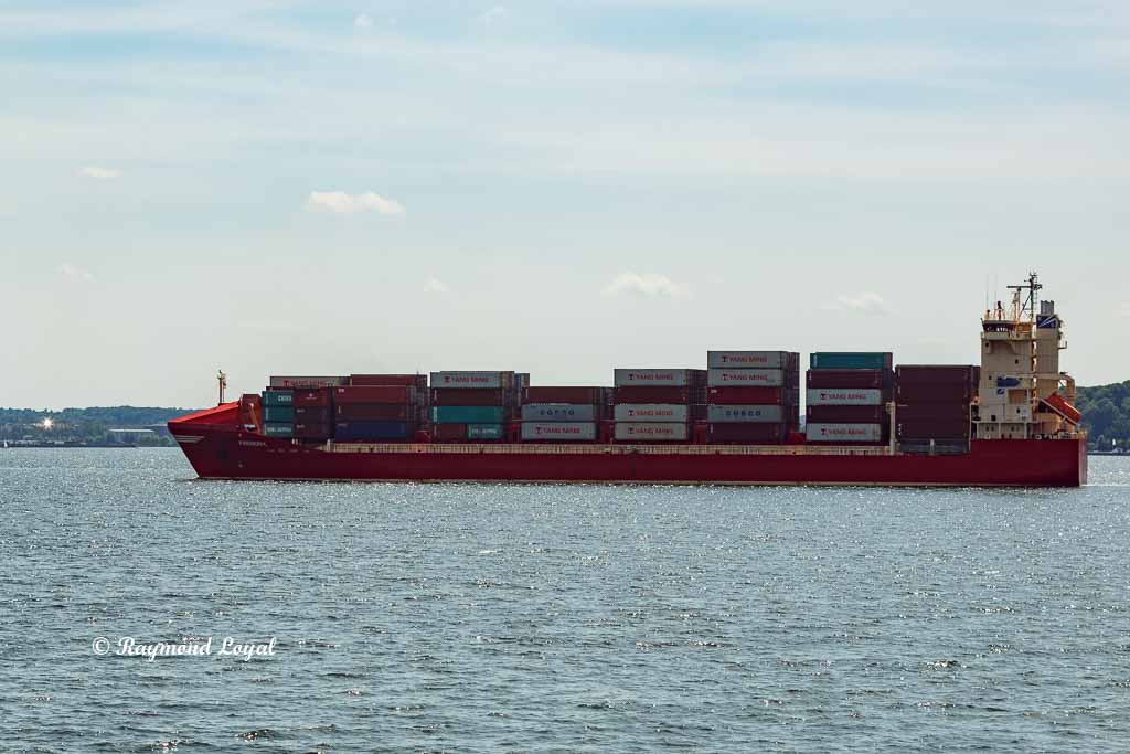 holtenau locks container feeder