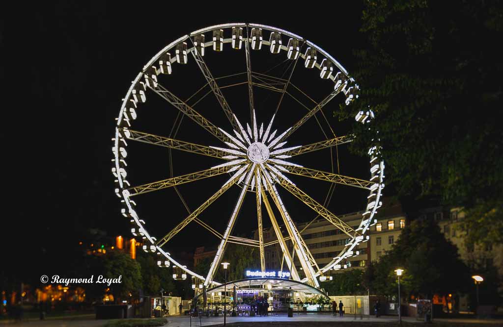 budapest eye at night