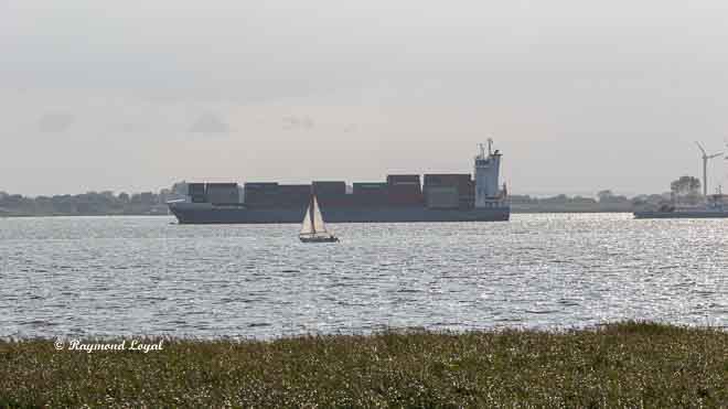 container feeder river elbe