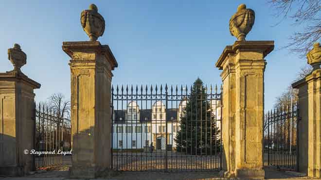 neuhaus castle paderborn main gate
