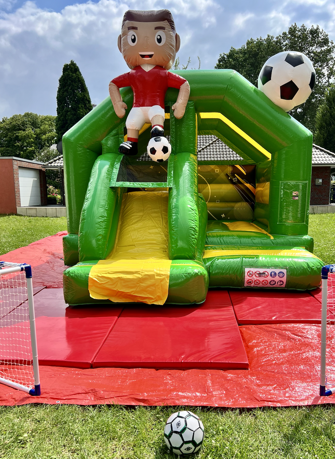 Fußball Hüpfburg günstig mieten