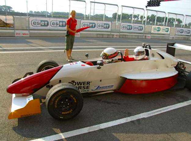 Renntaxi Co Pilot Slovakia Ring Rennstrecke Formel 1 Rennwagen Selber Fahren Sportwagen Mieten Renntaxi Motorsport Event Mobile Katbahn Simulator U V M