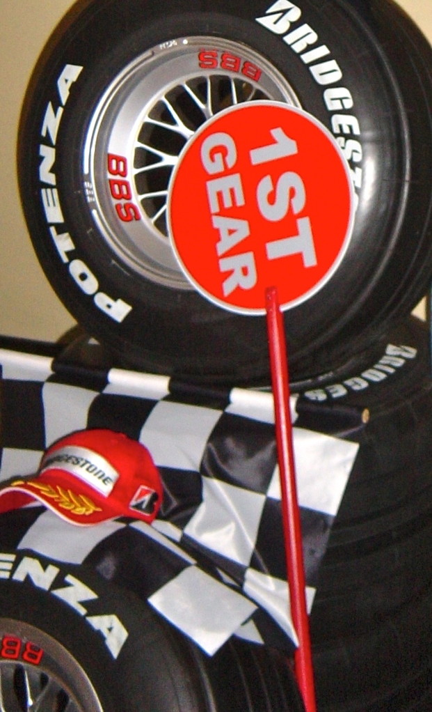 Motorsport Dekoration mieten - Formel 1 Rennwagen selber ...