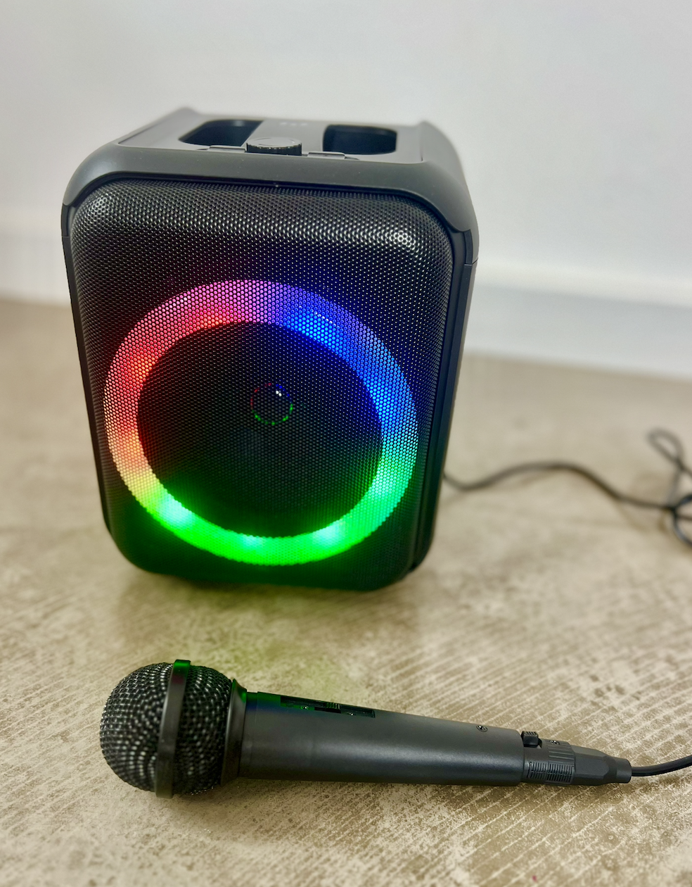 Soundbox mit Mikro, - Partymusikbox, Standard Modell = (20 Watt, Bluetooth, Lichtshow)