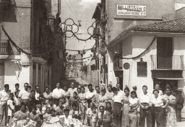 da a la tradición de sus barrios más antiguos a experimentar  un cambio brutal por la influencia de  movimientos pop y rock que venían de fuera. 