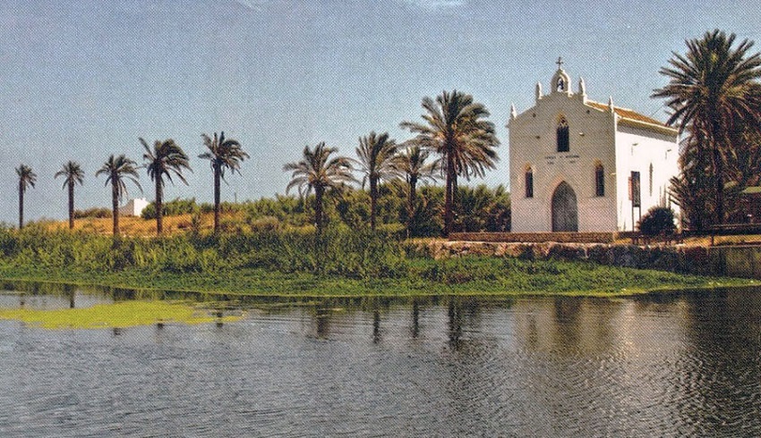 La ermita del Milagro o dels Peixets, se integra en un bello paraje natural en la Huerta Norte de Valencia.