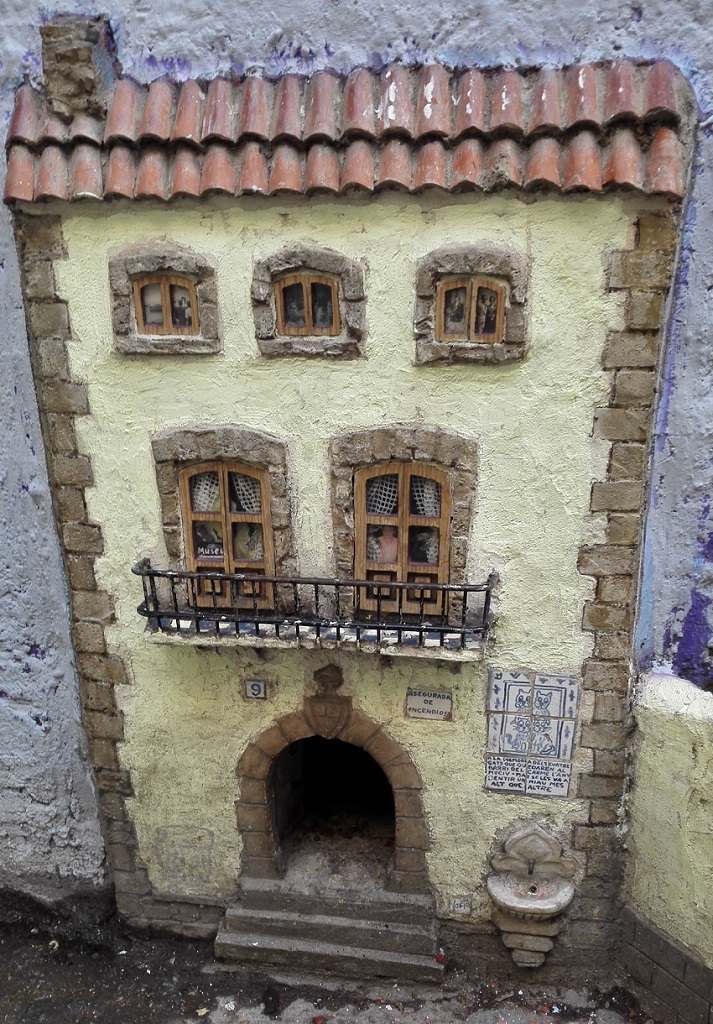 En esta imagen cerca de la Casa de los Gatos,  podemos observar detalles preciosos con un gusto exquisito  y mucho amor. 