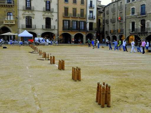 "Les Birles" juego tradicional autóctono valenciano.