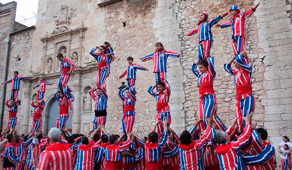 Fiestas de la Mare de Déu de la Salut: Celebradas el 7 y 8 de septiembre, son Patrimonio de la Humanidad por la UNESCO. La Muixeranga de Algemesí es una impresionante combinación de danza, música y torres humanas. Foto del diari de la riberaexpress.