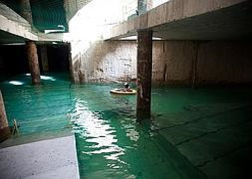 Inundación de uno de los túneles del metro de Valencia cuando se estaban construyendo.