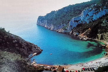 Cala Granadella (Jávea): Considerada una de las joyas del Mediterráneo por sus aguas turquesas, ideal para el snorkel.
