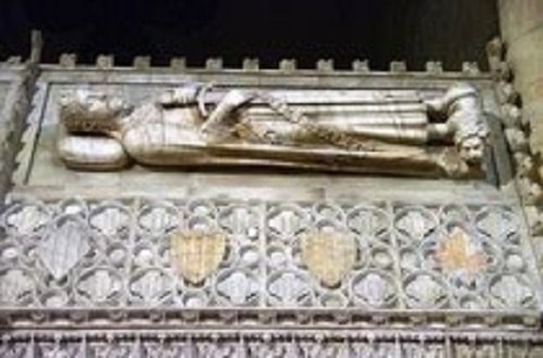 Los restos mortales de Jaime I reposan en su ubicación histórica definitiva dentro del panteón real de la Corona de Aragón. 