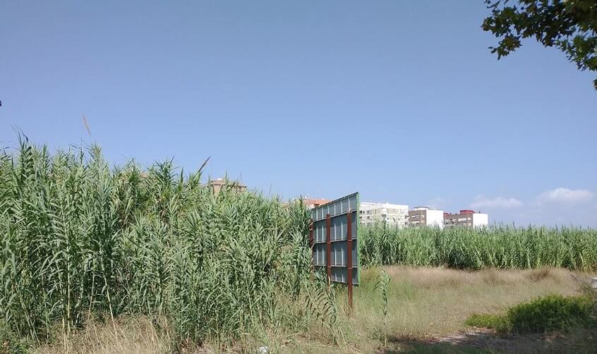 La Ronda Norte o carretera de circunvalación CV-30 de València bordea el barrio de Benimaclet y se puede ver terrenos abandonados llenos de porquería y peligroso para la salud.