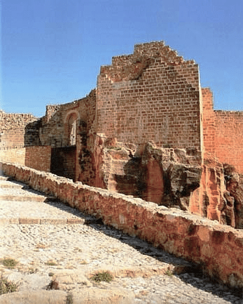 El castillo de Montesa en la provincia de Valencia perteneció a la Orden del Temple, una vez disuelta la orden por el Papa Clemente V. 