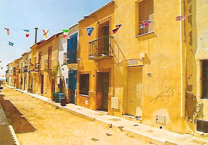 Pueblo de Tabarca (Alicante, España).Es un destino excepcional para pasar el día gracias a sus aguas cristalinas, su historia ligada a piratas y su gastronomía tradicional. 
