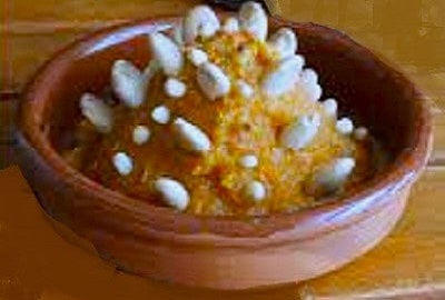 Para elevar tu plato a un nivel legendario, el secreto está en el Anardí (o Anardana), que son las semillas de granada secas y trituradas, muy valoradas en la cocina persa e india.