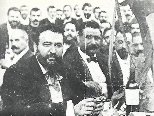 El escritor y político Vicente  Blasco-Ibáñez, en un acto político.